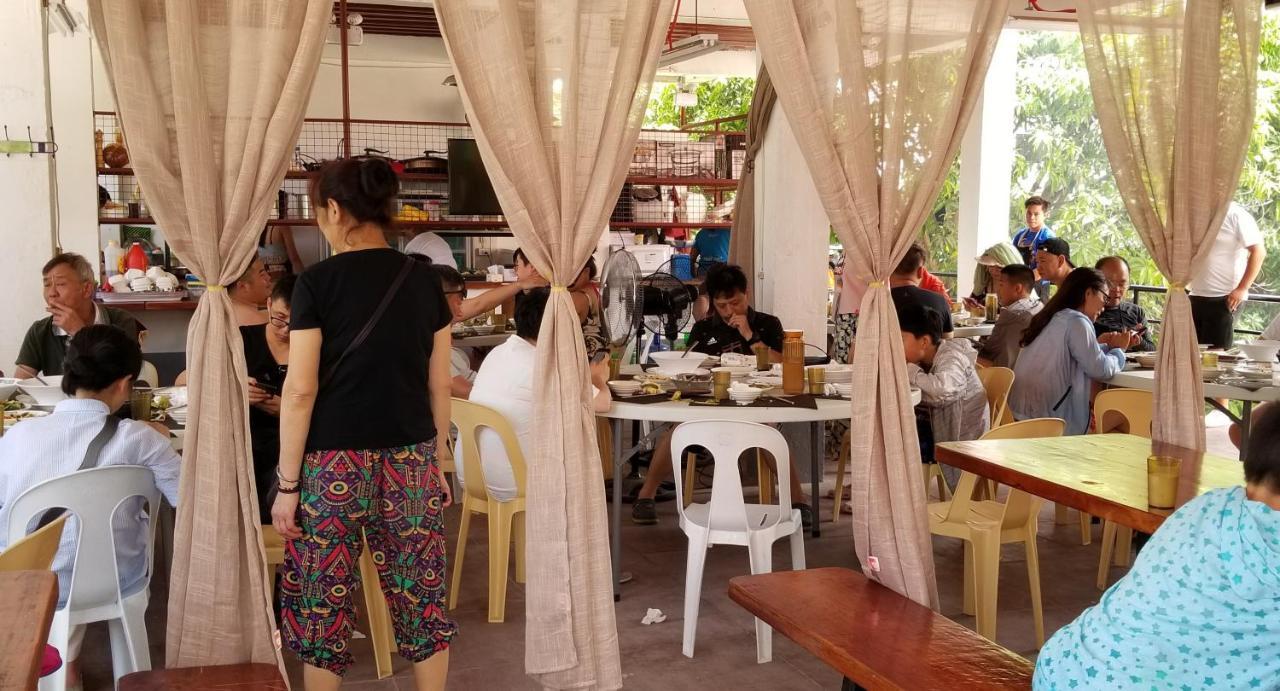 Mb Hostel Moalboal Bagian luar foto