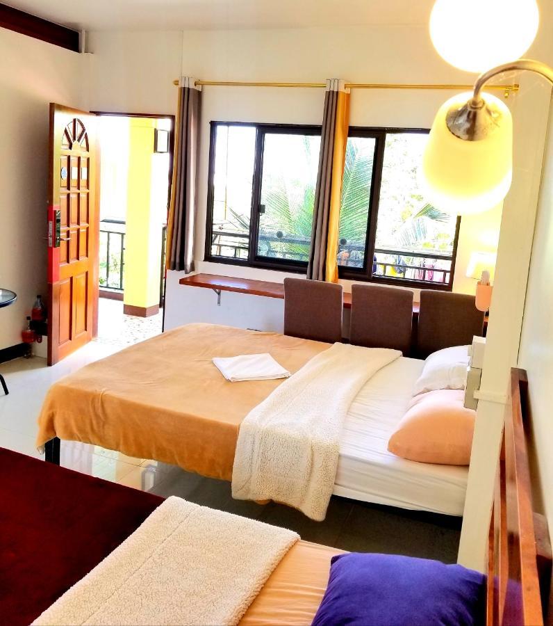 Mb Hostel Moalboal Bagian luar foto