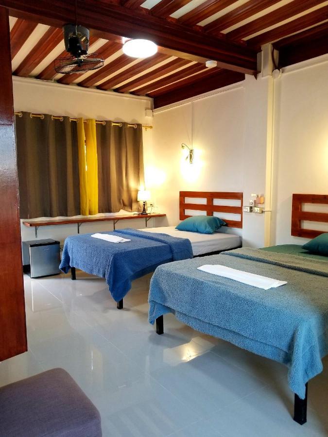 Mb Hostel Moalboal Bagian luar foto