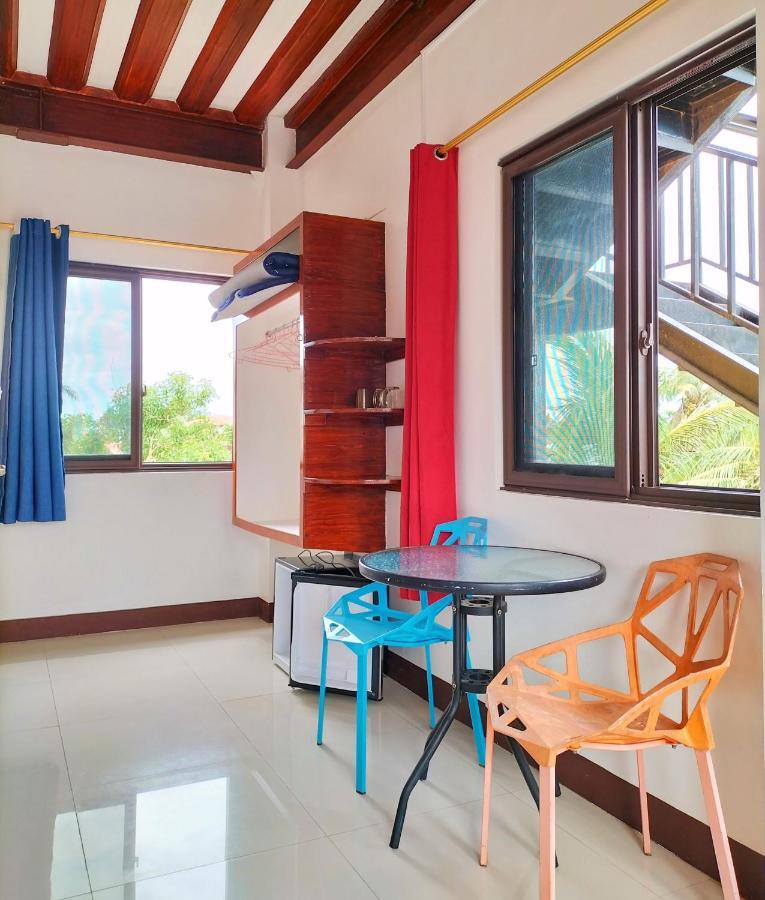 Mb Hostel Moalboal Bagian luar foto